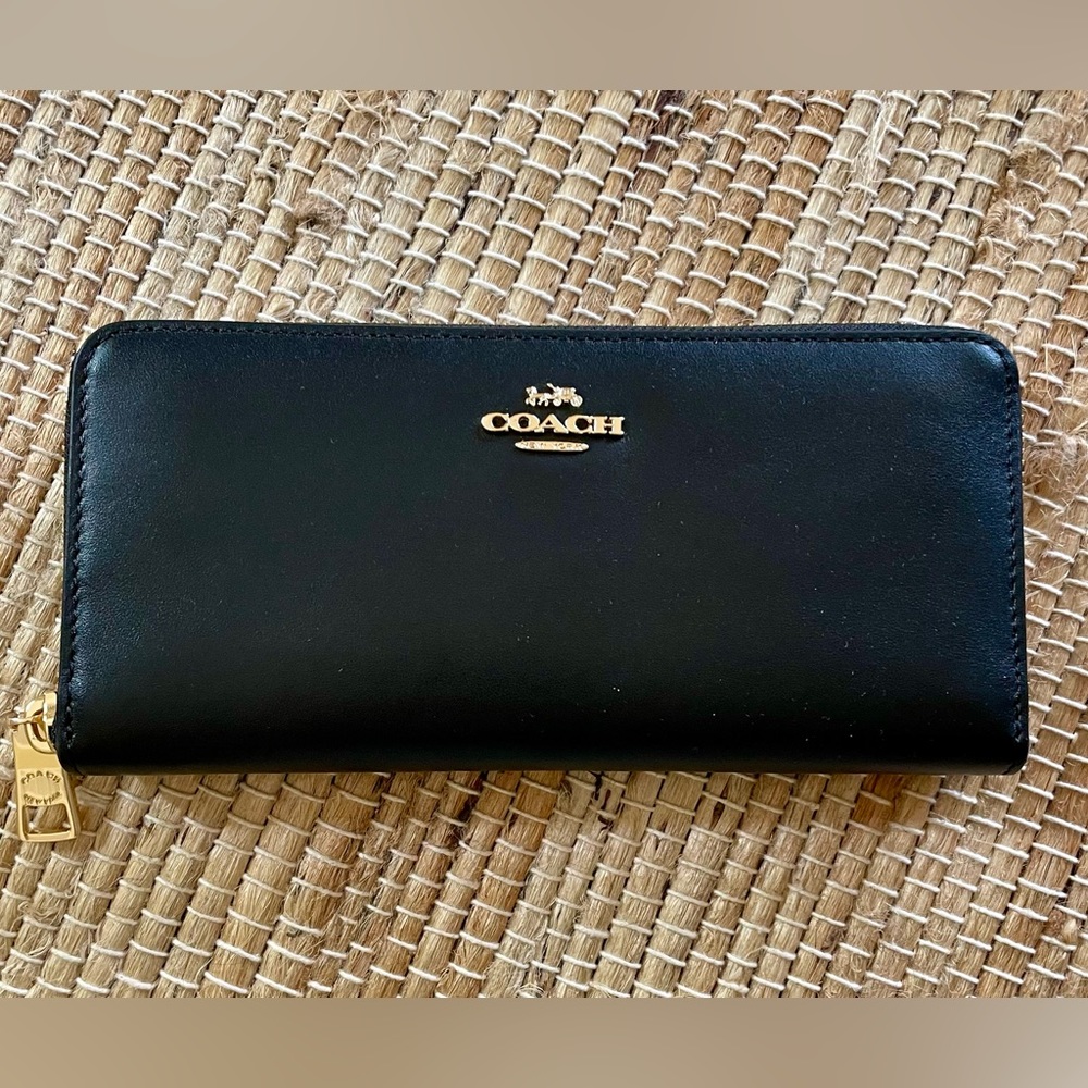 Coach slim accordion zip wallet